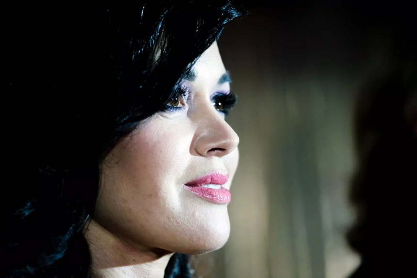 Убитый горем муж Анастасии Заворотнюк не отходит от гроба актрисы