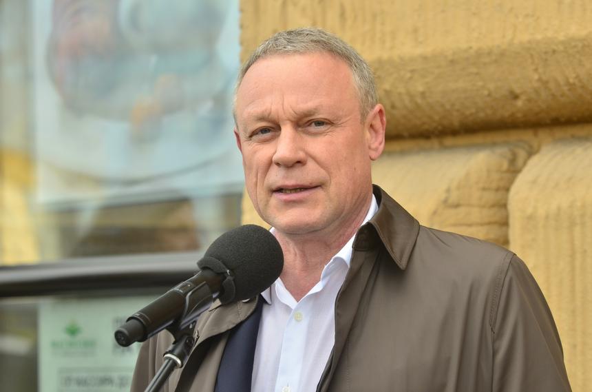 Обиженный на Заворотнюк актер Сергей Жигунов приехал проститься с экс-возлюбленной