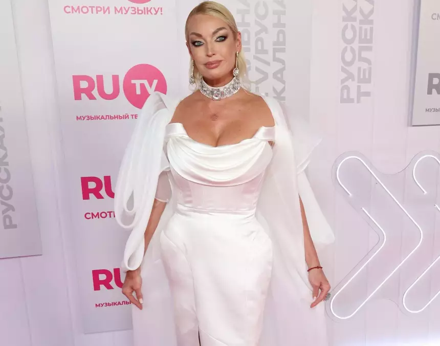 «Эти формы – это же жесть»: Волочкова высмеяла фигуру Бузовой в скандальном кожаном боди