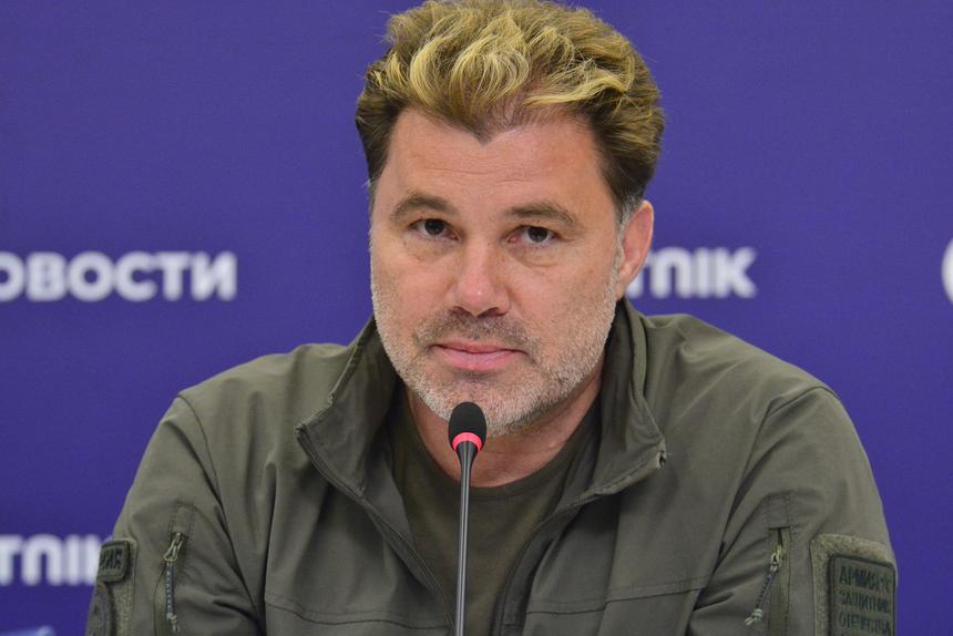 «Стараюсь не сойти с ума»: писатель Олег Рой рассказал о трагичной смерти сына