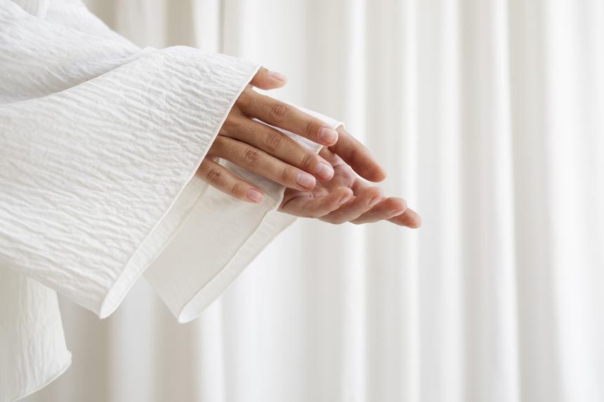 Избил и изрезал руки стеклом: бывший парень мстит за расставание жительнице Владивостока