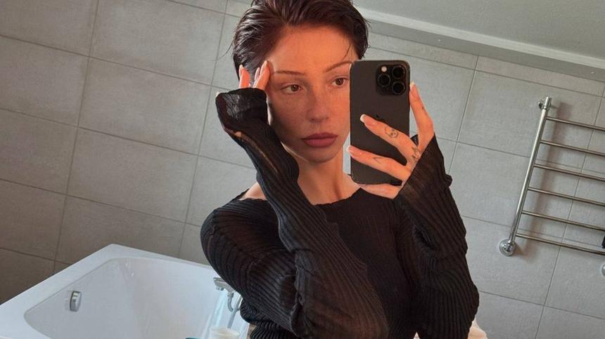 Заинтриговала поклонников: Ивлеева вышла в свет с кольцом на безымянном пальце