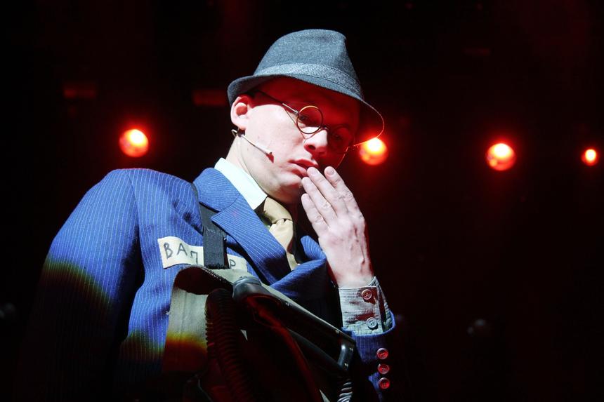 Актер Театра наций Михаил Горский перевел все свои деньги мошенникам