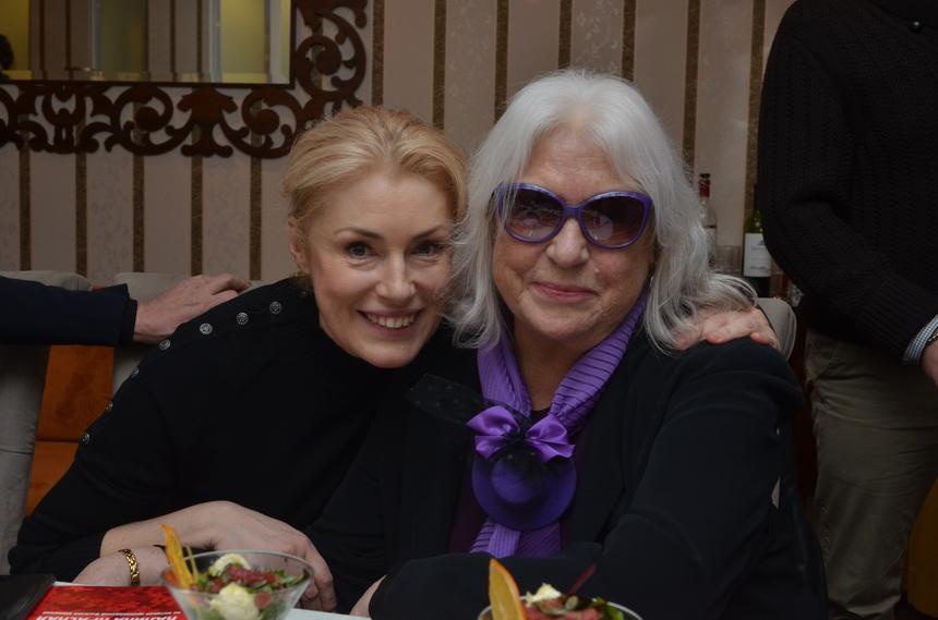 «Несу тяжелый крест одна»: Ольга Шукшина обвинила сестру Марию в равнодушии к перенесшей инсульт матери