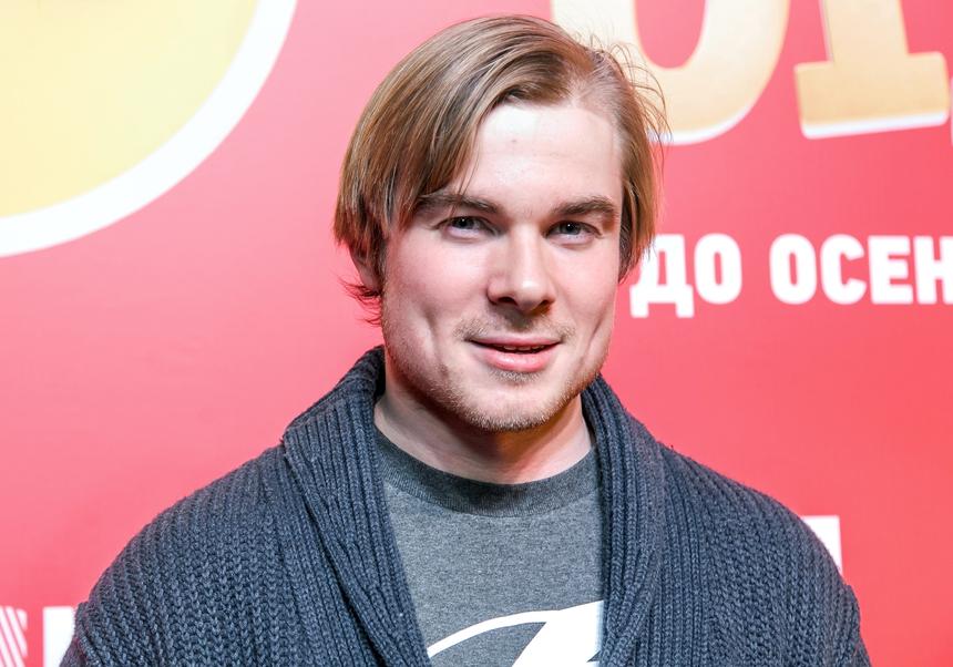 «Меня подтачивает изнутри»: актер Запорожский пожаловался на редкие встречи с детьми после развода