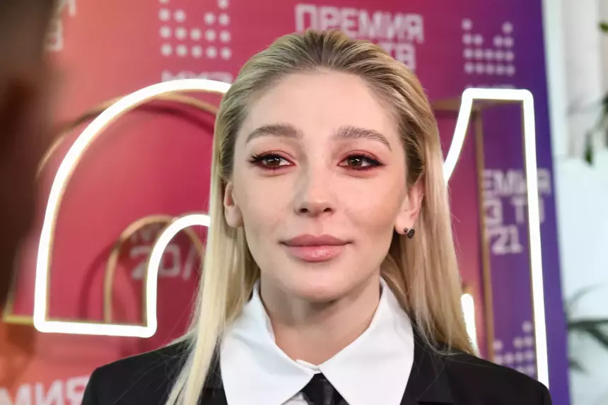 Блогер Настя Ивлеева проиграла спор по мебельному иску и получит 6 тысяч рублей