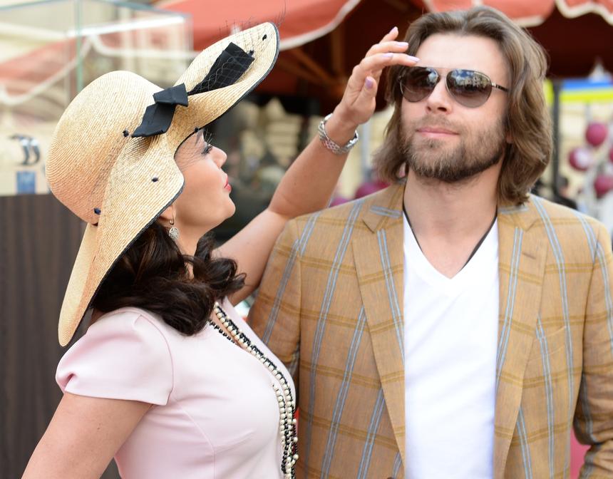 Петр Чернышев ежедневно приходит на могилу Анастасии Заворотнюк с цветами