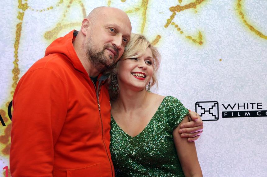 51-летняя актриса Яна Троянова* заявила, что ей угрожали и вынудили уехать из РФ