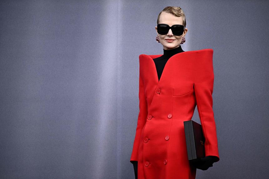 «Важно давать организму отдых»: что стоит за худобой 57-летней Ренаты Литвиновой