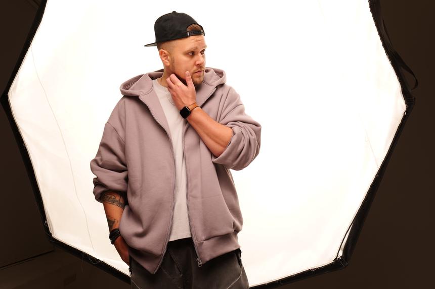 «Расстаться было лучшим решением»: певец NECHAEV о распаде группы N.E.V.A., дресс-коде для звезд и Урганте