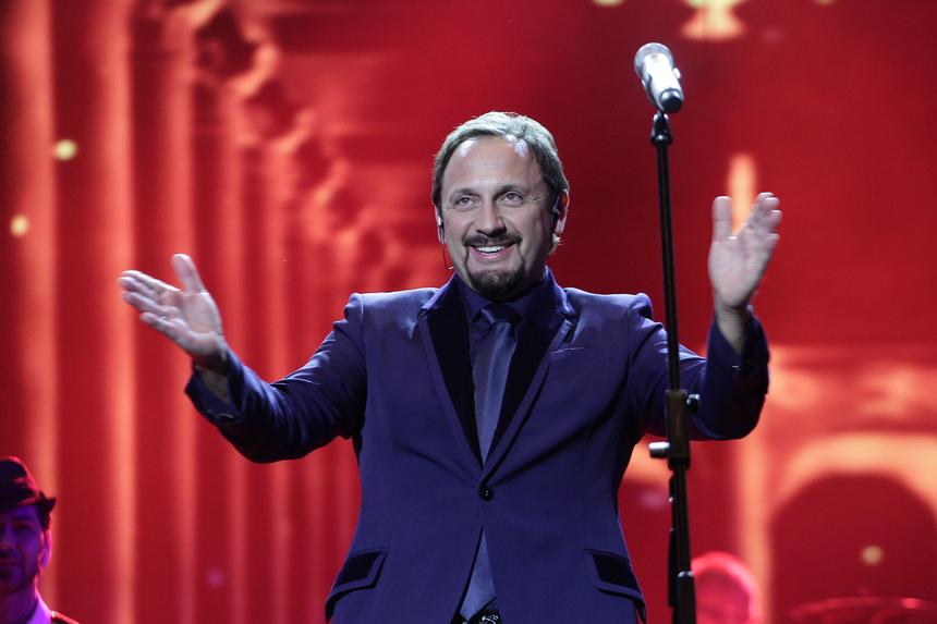 Хочет защитить другое место: зачем Стас Михайлов носит кресты на брюках