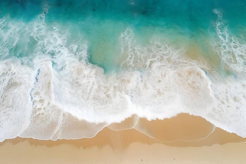 Kp.ru: в Сочи четвертые сутки ищут унесенную в море штормом 20-летнюю девушку