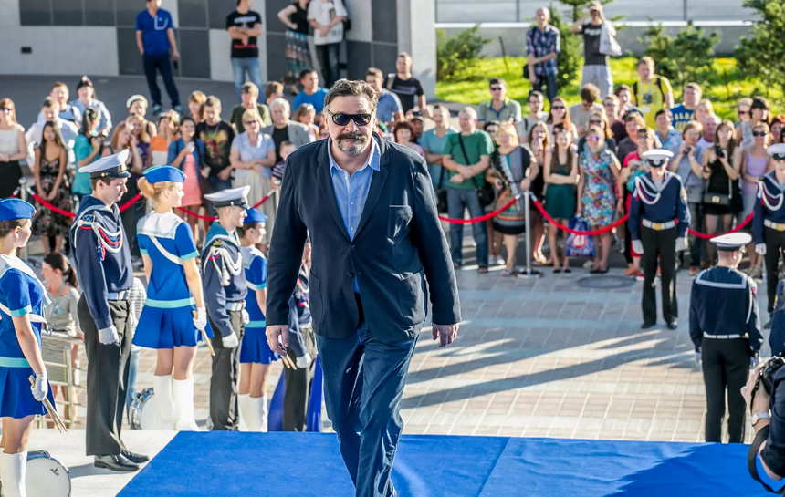 Увольнение из МХТ, эмиграция и сатирические стихи о России: куда пропал и где сейчас осудивший СВО Дмитрий Назаров