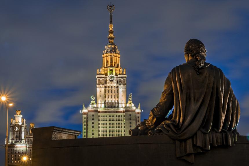 Восьмилетняя сестра Алисы Тепляковой Лейя сдала ЕГЭ и поступает в МГУ