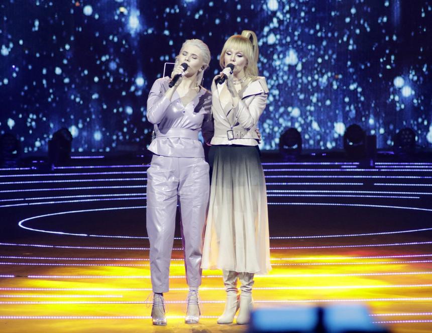 Мог побить, на сутки запереть в вольере с собаками: дочь певицы Валерии рассказала о наказаниях отца