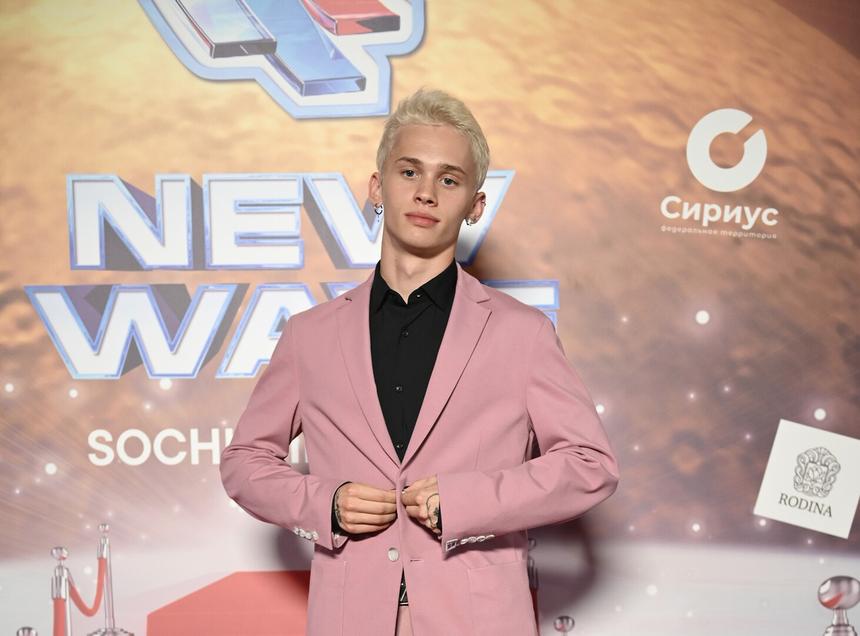 «Нет таких доходов, как раньше»: отец Дани Милохина объяснил, почему блогер не может вернуться в Россию