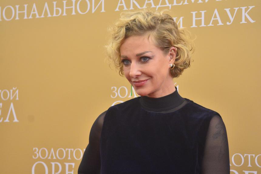 «Муж разбил мне голову об пол, похитил ребенка»: племянница Михаила Ефремова молит о помощи