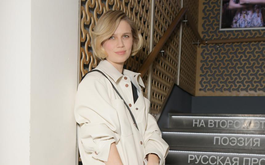 «Удачно вышла замуж. За москвича»: Дарья Мельникова похвасталась новым браком