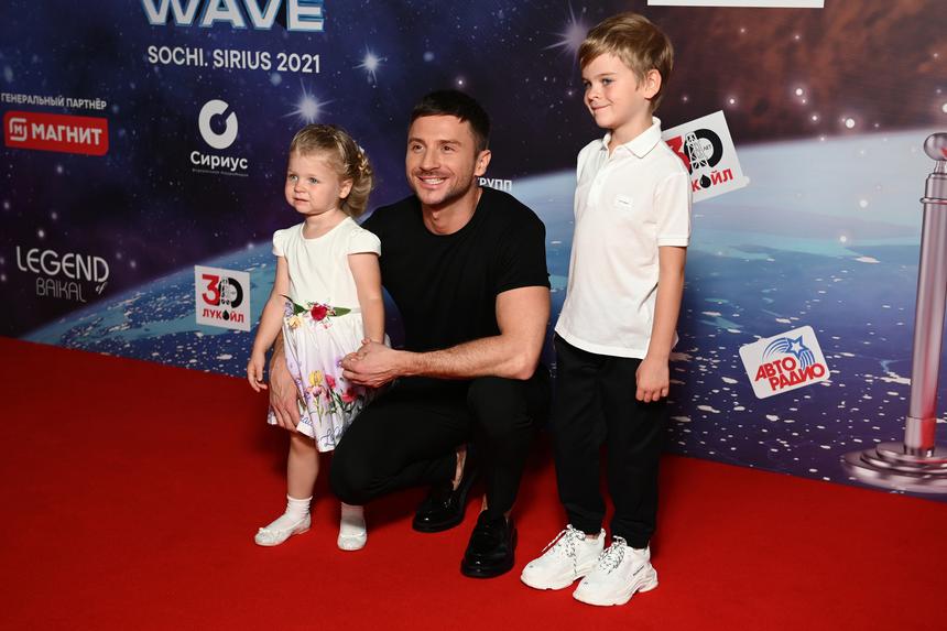 «Боевая девочка, сразу видно»: дочь Сергея Лазарева разбила нос на отдыхе в Турции