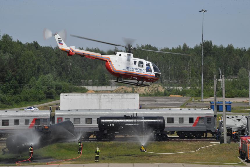 Водолазы приступят к поискам девочки, пропавшей при сходе поезда в Коми