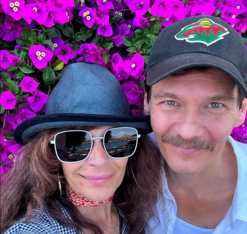 Актер Филипп Янковский показал редкое фото с женой Оксаной Фандерой из Турции