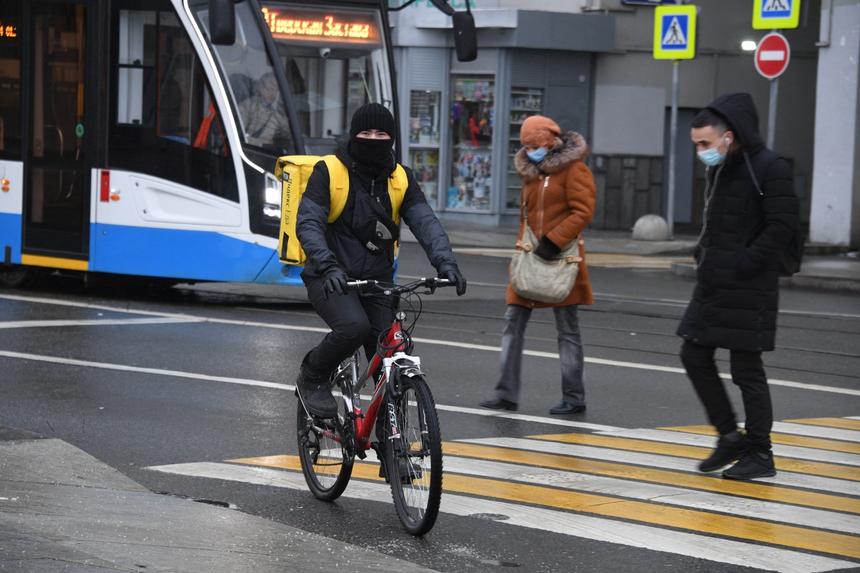 Курьер сервиса доставки еды забил 50-летнего клиента до смерти в Петербурге