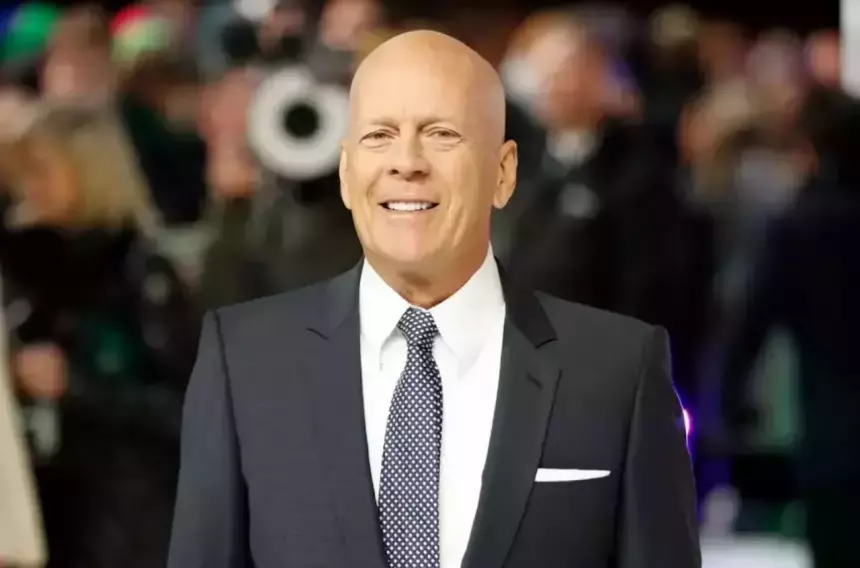 Жена тяжелобольного Брюса Уиллиса показала фото с актером в свой день рождения