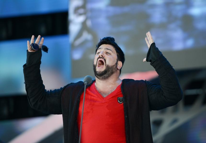 Юсиф Эйвазов после объявления о разводе оставил комментарий под фото Анны Нетребко в черном платье