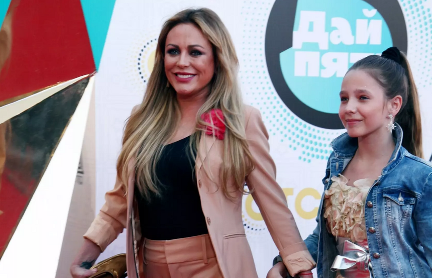 Повзрослевшая дочь певицы Юлии Началовой окончила школу