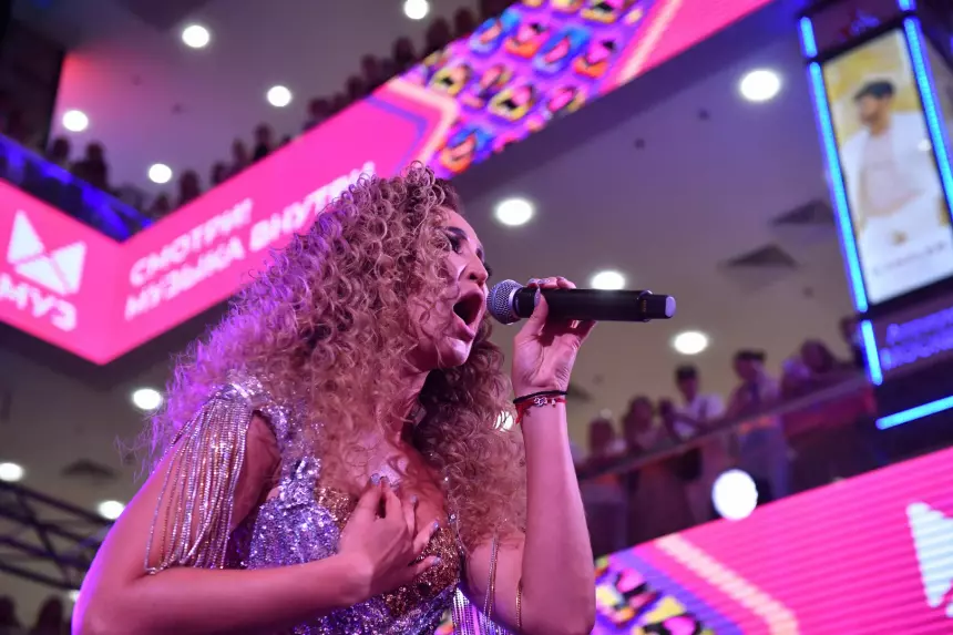 «Этих людей нужно принять»: исполнительница хита «Матушка Земля» высказалась об Ольге Бузовой