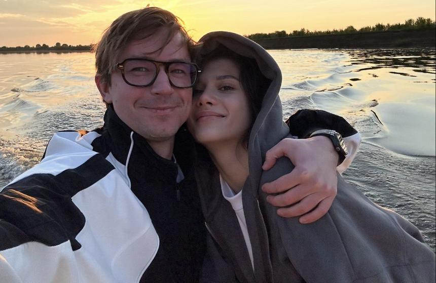 Выполнил обещание: Александр Петров показал тату с именем жены, которое набил после свадьбы