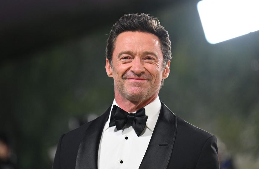 В окружении 55-летнего Хью Джекмана рассказали о его жизни после развода