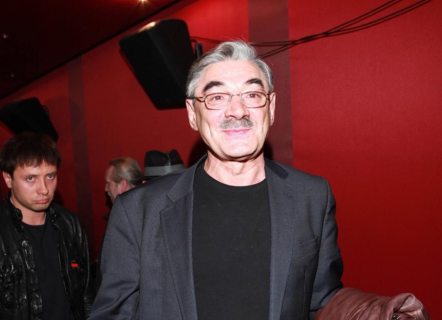 Потерял сознание из-за жары: Александра Панкратова-Черного госпитализировали в Москве