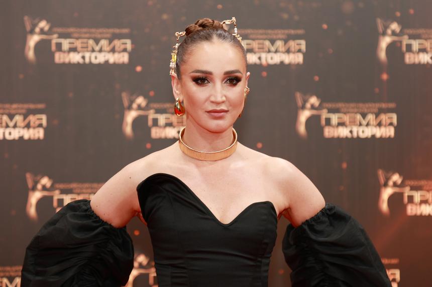 «Все тайное должно оставаться тайным»: Ольга Бузова похвасталась подарком от поклонника