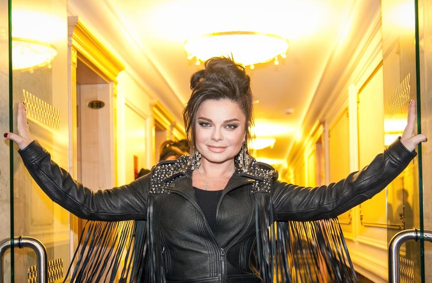 «После СВО она повысила планку»: сколько зарабатывает певица Наташа Королева