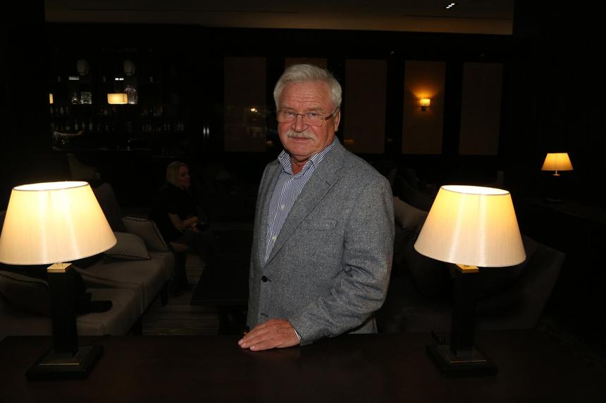 Никоненко призвал уволить министра просвещения из-за идеи снять ремейки советских фильмов