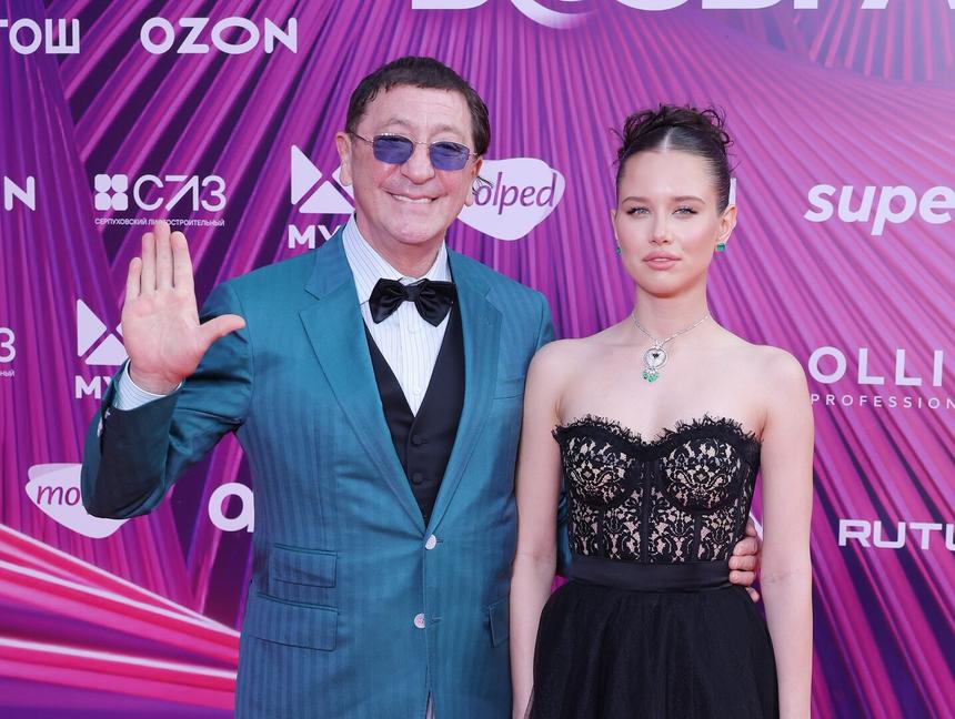 «Я не новая интрижка Григория и не запасной вариант»: 18-летняя Аврора Киба впервые высказалась о романе с Лепсом