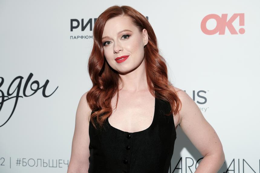 «У него оружие есть»: Юлия Савичева рассказала об угрозах дебошира в самолете