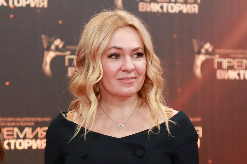 «Колхозаны пишут на заборе»: Яне Рудковской пришлось оправдываться за якобы поддельные вещи