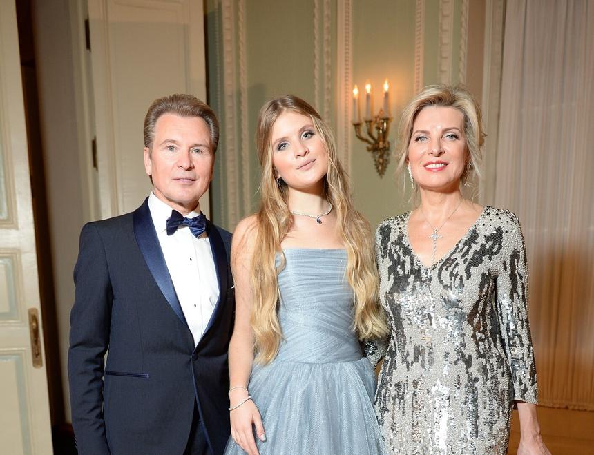 «Диплом достался с большим трудом»: жена Малинина раскрыла, чем их дочь Устинья займется после лондонского колледжа