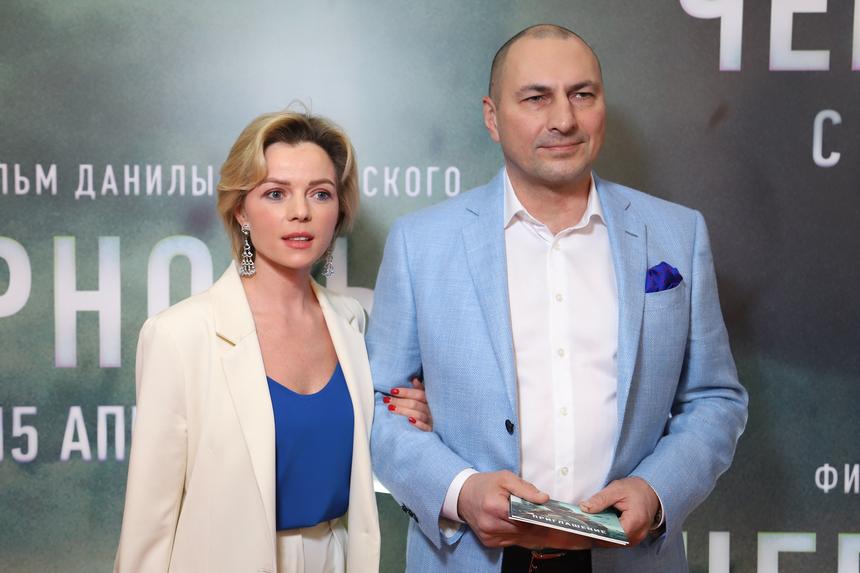 Бывший муж Волочковой с семьей покинул РФ, оставив двухмесячного сына в Москве