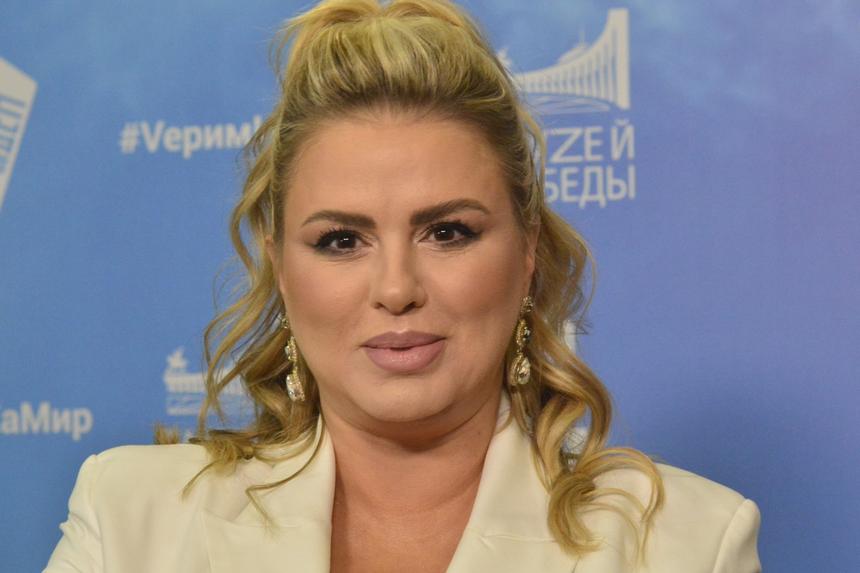 «Хейтерюшки и хейтерюшечки мои!»: разгневанная Семенович обратилась к недоброжелателям