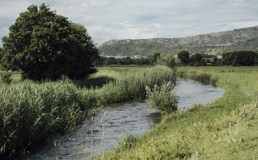 Семилетнего мальчика засосало под воду во время купания в реке в Башкортостане