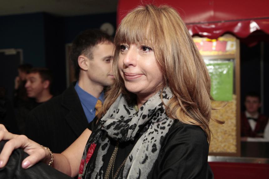 «Ей что-то от нее нужно»: продюсер высказался о поддерживающей Пугачеву Апиной