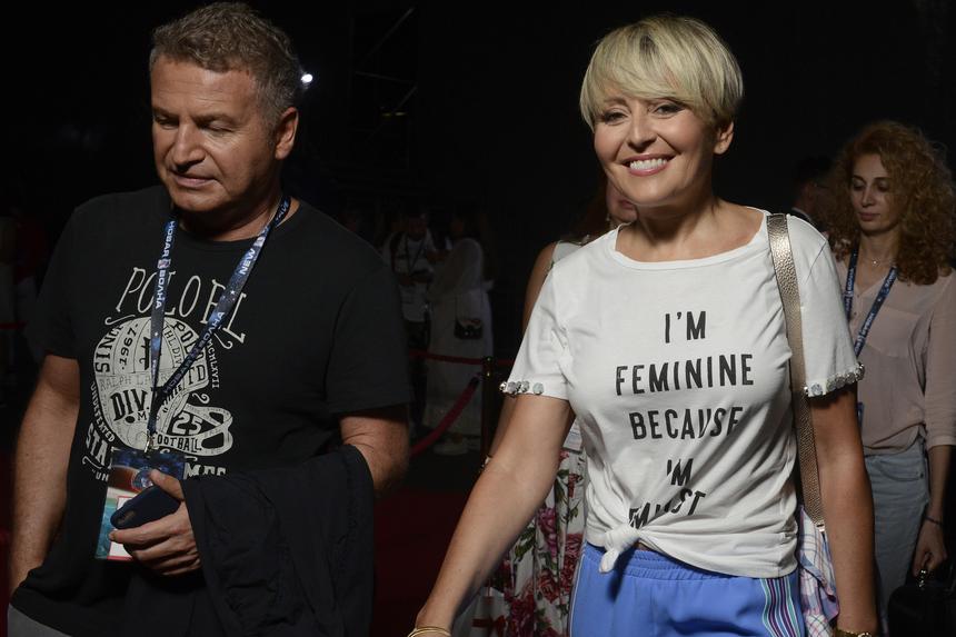 Певица Анжелика Варум впервые появилась на публике после слухов об отъезде из РФ: была рядом с мужем