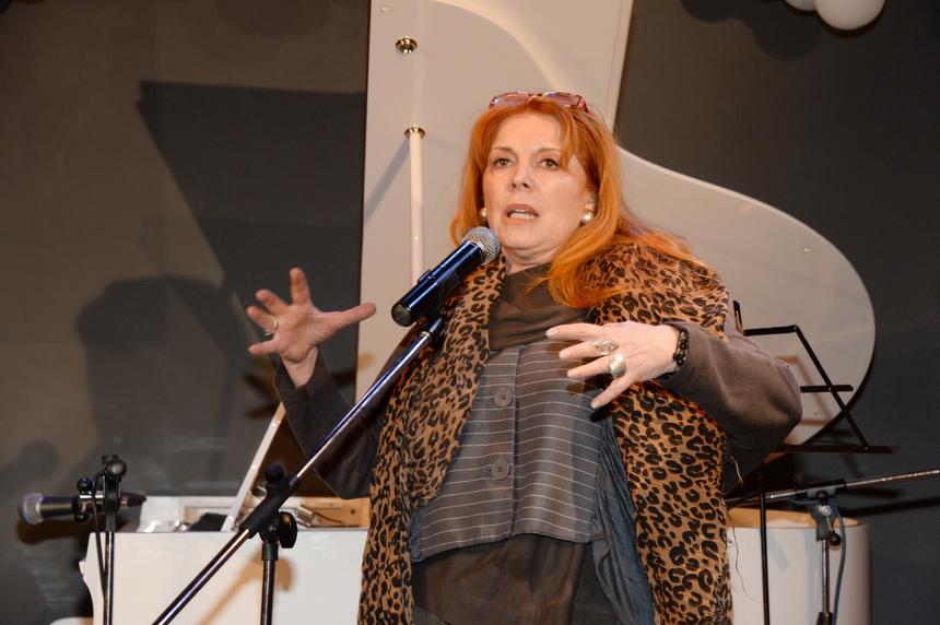 Борьба с раком, слухи о новом романе и скандал с украинским флагом: куда пропала Клара Новикова