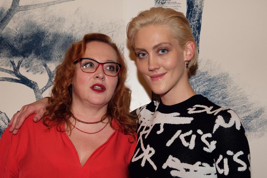 Журналист Михаил Шахназаров назвал актрису Юлию Ауг неопрятной и малоумной