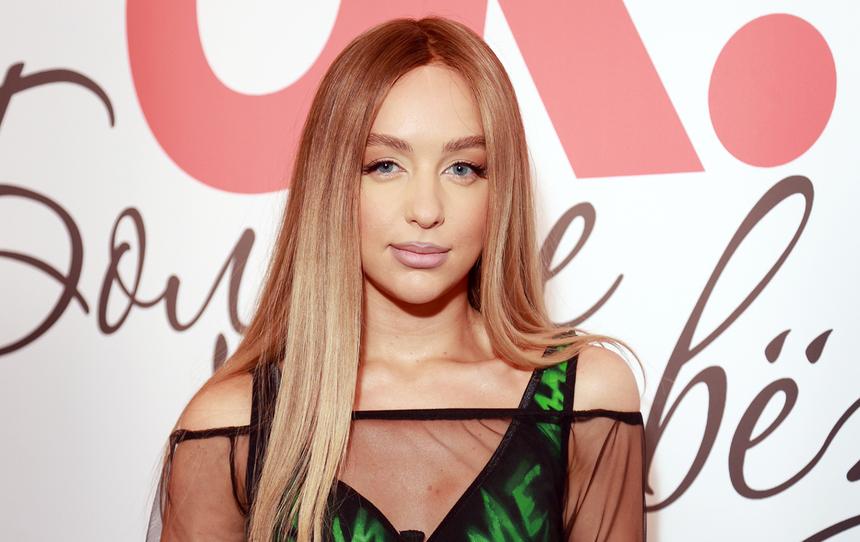 «Сидела на уроке информатики и записывала мысли»: Мари Краймбрери рассказала о создании псевдонима