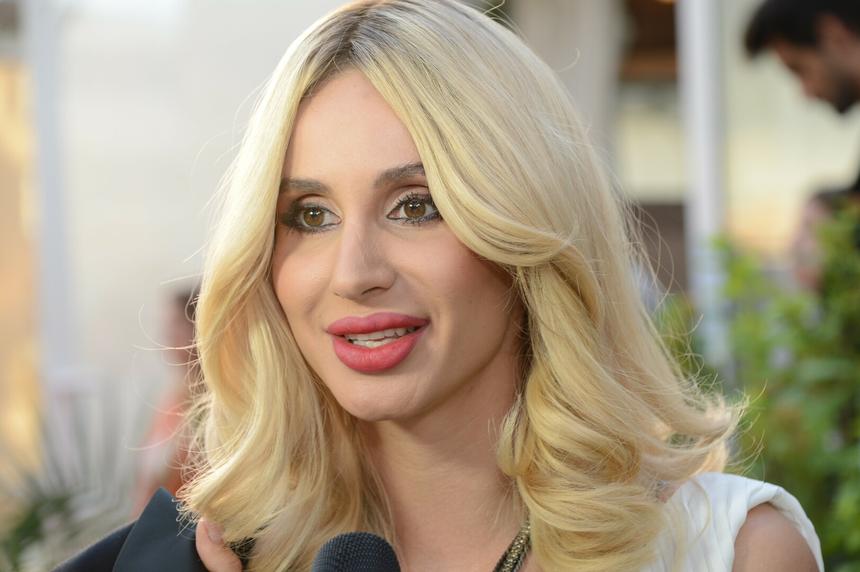 15 млн рублей, черная икра и «Майбах»: названы условия для выступления Лободы в России