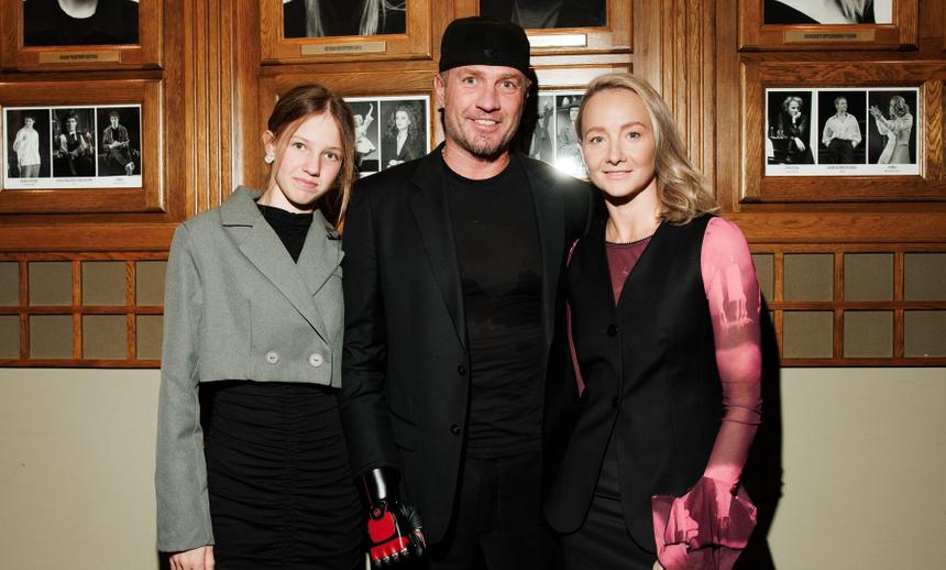 Впервые после ампутаций: Костомаров исполнил трогательный танец на льду с Оксаной Домниной